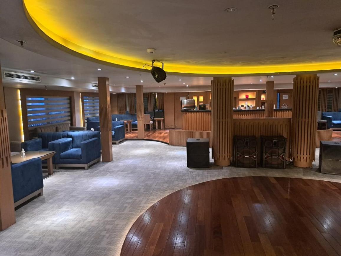Five Star Nile Cruise From Aswan To Luxor Hotell Exteriör bild