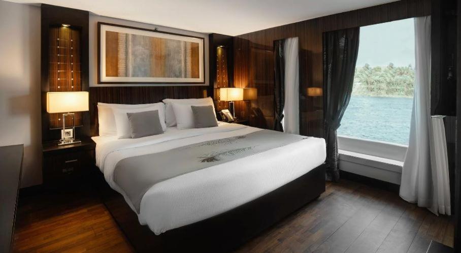 Five Star Nile Cruise From Aswan To Luxor Hotell Exteriör bild