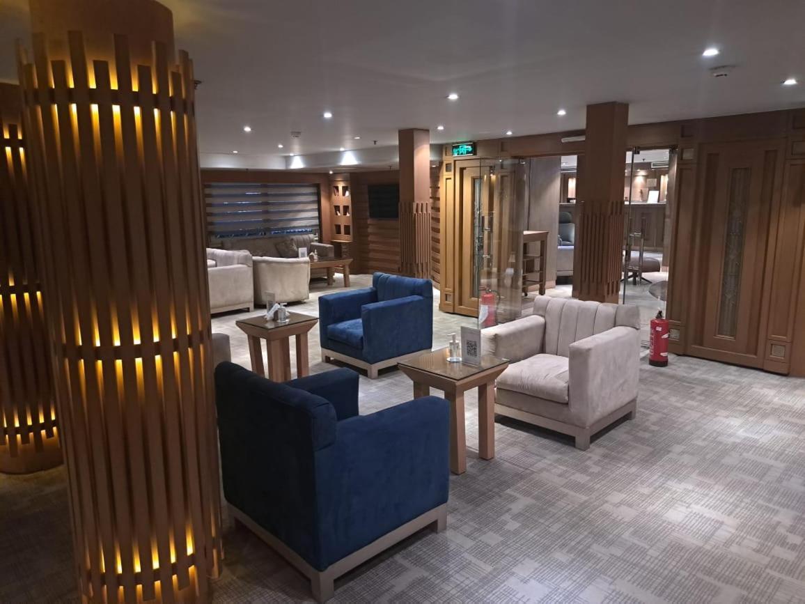 Five Star Nile Cruise From Aswan To Luxor Hotell Exteriör bild