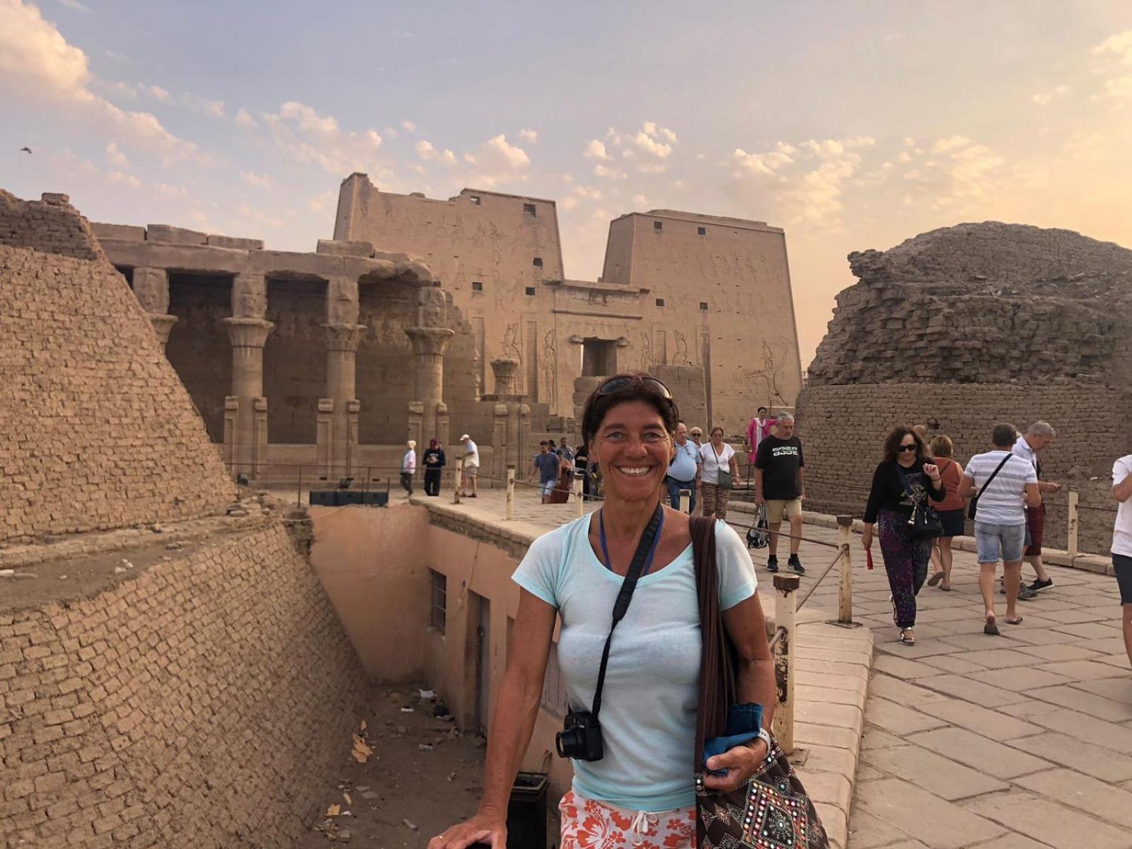 Five Star Nile Cruise From Aswan To Luxor Hotell Exteriör bild