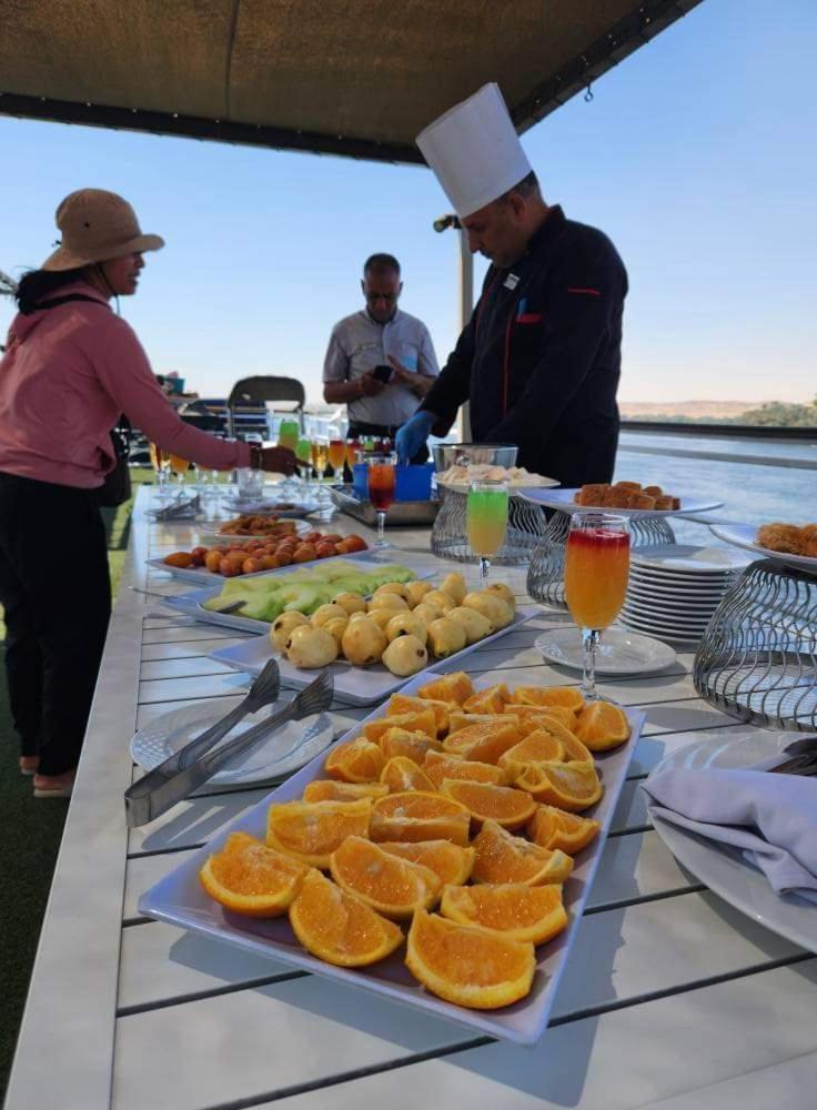 Five Star Nile Cruise From Aswan To Luxor Hotell Exteriör bild